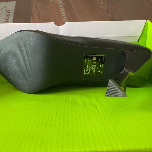 BNIB Call it spring - Picture 5 of 5